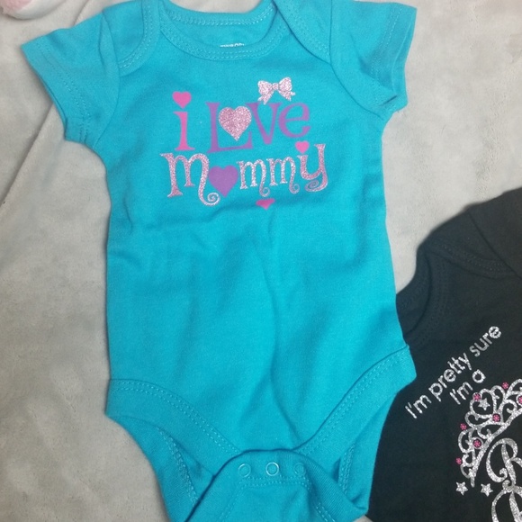Newborn Shortsleeve Onesies (4 shirts) - Picture 4 of 5